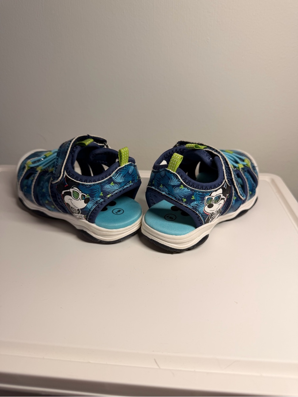 Disney Mickey Mouse Toddlers Size 7 Sandal Blue